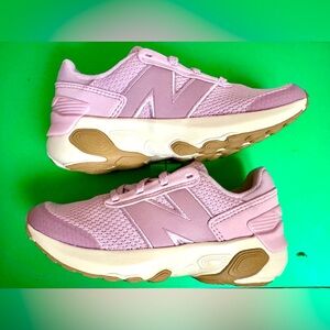 New Balance Pink Sneakers Athletic Mesh Design New without tags